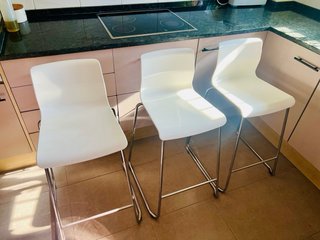 3 Taburetes Altos Glenn IKEA Blanco/Cromado