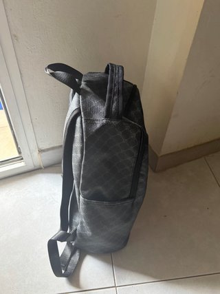 Mochila Tiburón Negra Roja