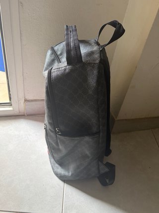 Mochila Tiburón Negra Roja