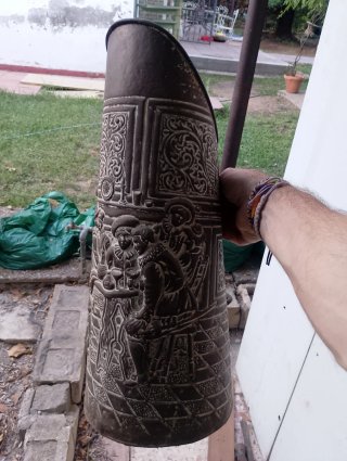 Paragüero o carbonero antiguo decorado