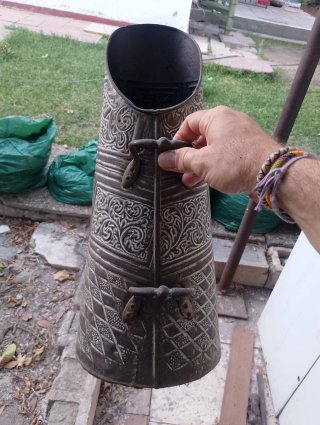Paragüero o carbonero antiguo decorado