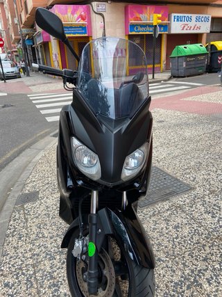 Yamaha X-MAX YP250R Maxi Scooter Negra