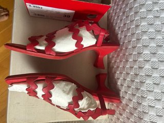 Sandalias Wonders rojas talla 39