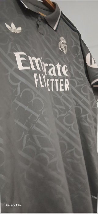 4 Camisetas de fútbol Hummel Talla XL 15€por model