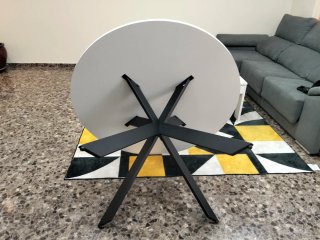 Mesa redonda blanca moderna
