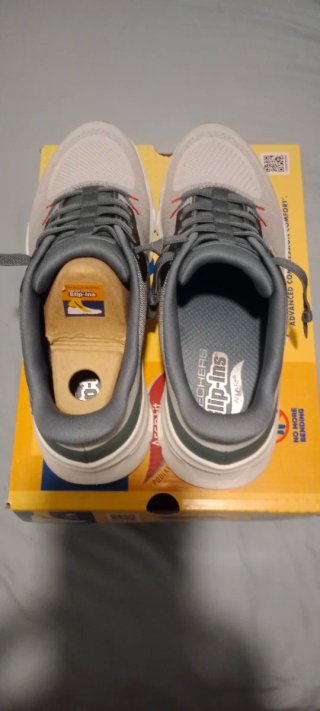 Zapatillas Skechers Gris y Blanco