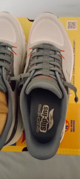 Zapatillas Skechers Gris y Blanco