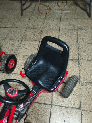 2 Coches a pedales para niñ@s