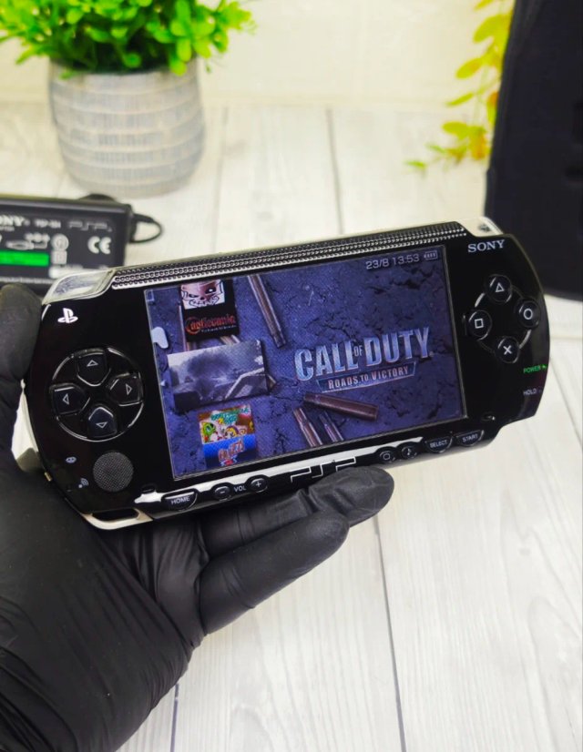 Console Sony PSP Nera con Custodia e Scheda 64GB