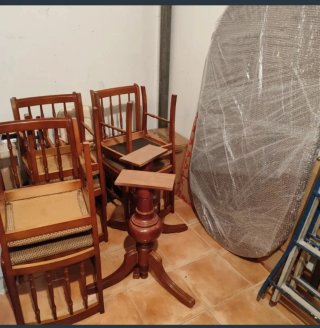 Mesa de comedor y 6 sillas de madera