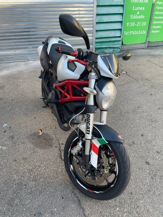 Ducati Monster 796 (A2)