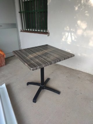 Tavolo da bar quadrato