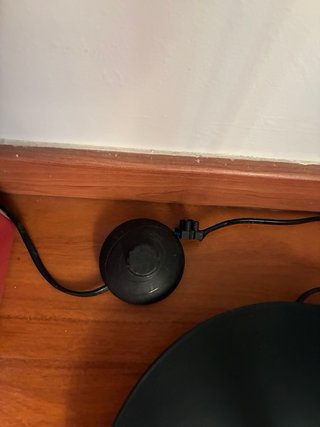 Lámpara de pie negra metálica