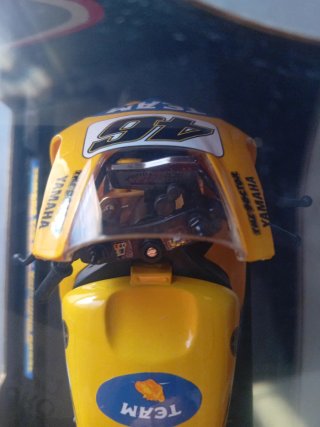 Moto Yamaha R1 M1 Valentino Rossi Guiloy