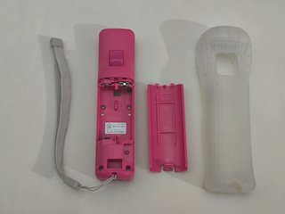 Mando Wii Motion Plus Rosa + Funda + Correa