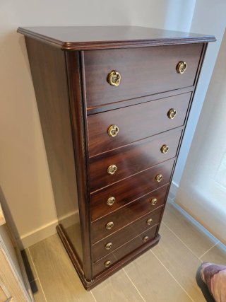 Mueble. Sinfonier/ cómoda Caova . Marrón