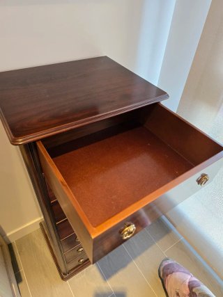 Mueble. Sinfonier/ cómoda Caova . Marrón