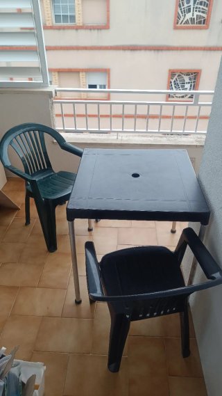 Tavolo e 2 Sedie in Plastica per Esterno