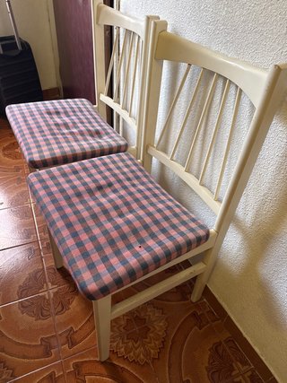 Sillas de comedor beige y rosa