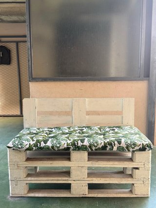 Banco Palet con Cojín Verde y Blanco
