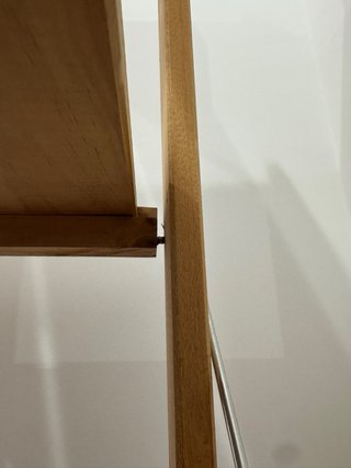 Estantería de madera rústica