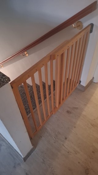 Puerta seguridad madera bebé escaleras