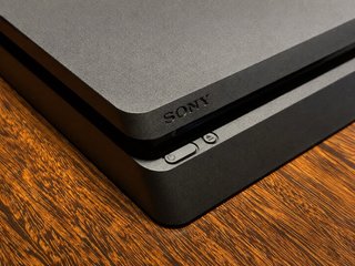 PlayStation 4 Slim 1TB + Mando - IMPECABLE
