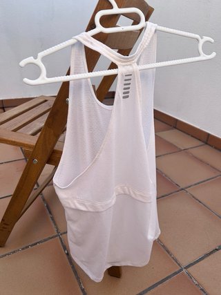 Camiseta tirantes Under Armour mujer blanca