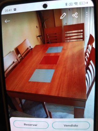Mesa de comedor de madera y cristal