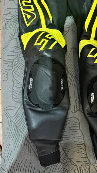 Mono de moto SHUA negro y amarillo