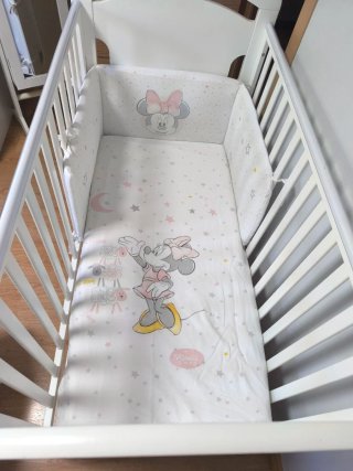 Cuna de bebé blanca osito