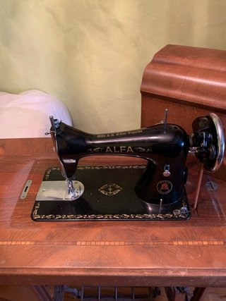 Máquina de coser Alfa a pedal
