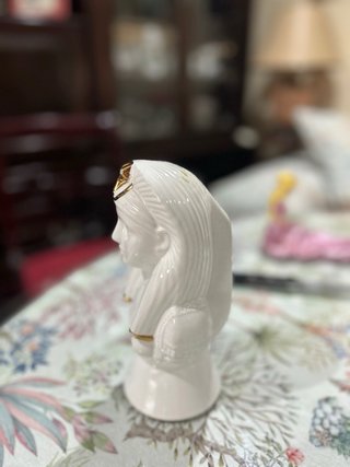 Figura Egipcia Vintage Blanca y Dorada