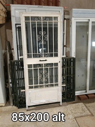 Puerta Hierro con Reja 85x200