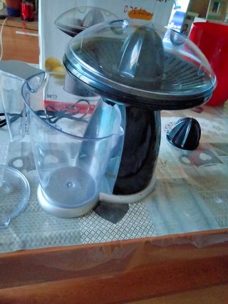 Exprimidor eléctrico Entronic 0.75L