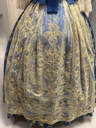 Traje de Fallera Azul y Dorado