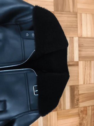 Chaqueta efecto piel negra