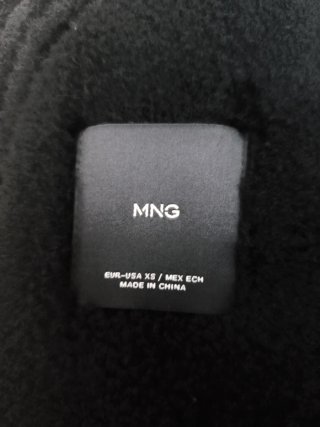 Chaqueta efecto piel negra