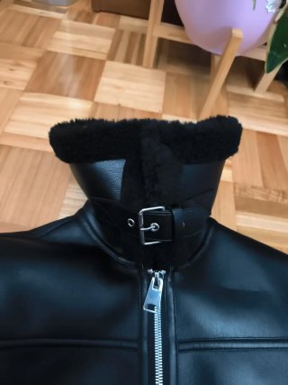 Chaqueta efecto piel negra