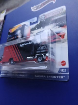 Hot Wheels Team Transport Nissan Skyline GT-R