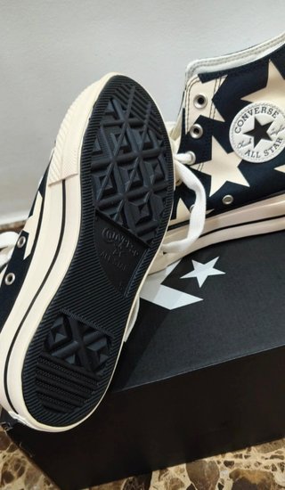 Converse Mujer Estrellas Negras y Blancas