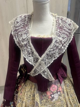 Corpiño fallera morado con encaje blanco