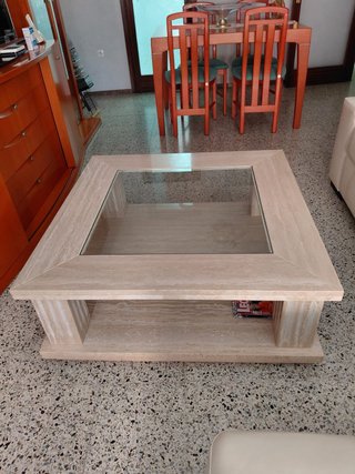 Mesa de centro de mármol y vidrio