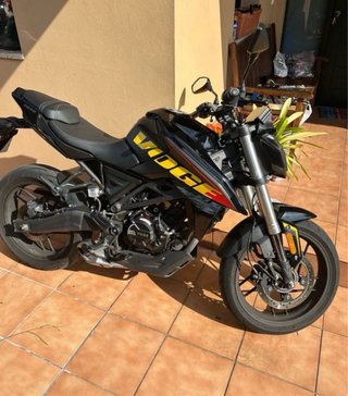 Voge 125R Naked Negra y Amarilla