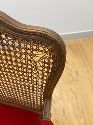 Sillón comedor madera y ratán con asiento rojo