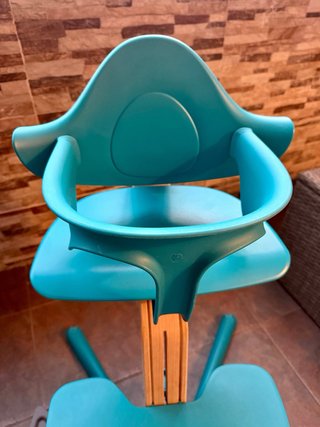 Silla Stokke Nomi Verde + Accesorios