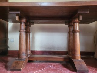 Mesa comedor y sillas en Teca Maciza Colonial