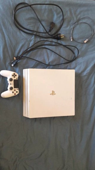 Consola PS4 Pro Blanca + Mando + Cables