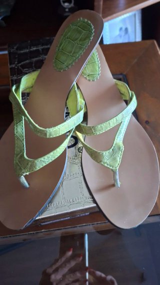 Sandalias verdes efecto piel de cocodrilo