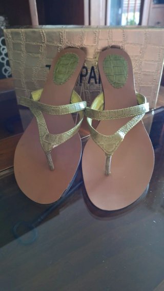 Sandalias verdes efecto piel de cocodrilo